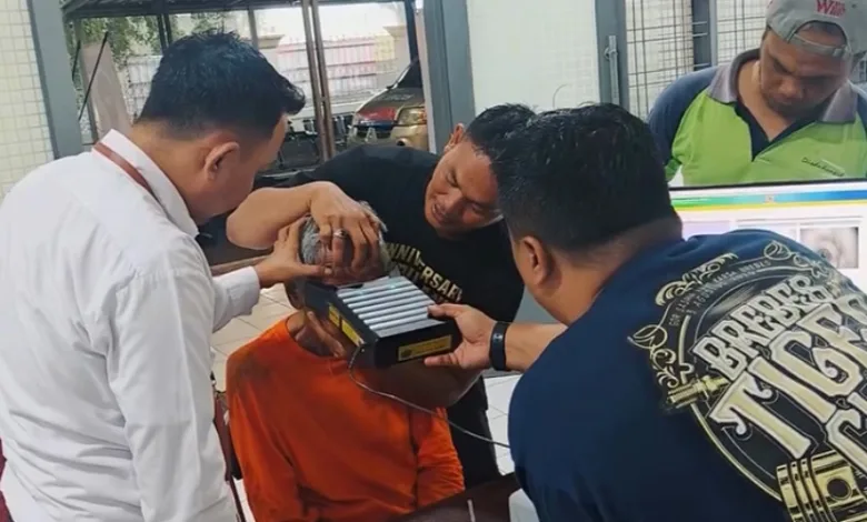 Dinsos Cianjur dampingi cek biometrik lansia terlantar temuan di Desa Sirnagalih