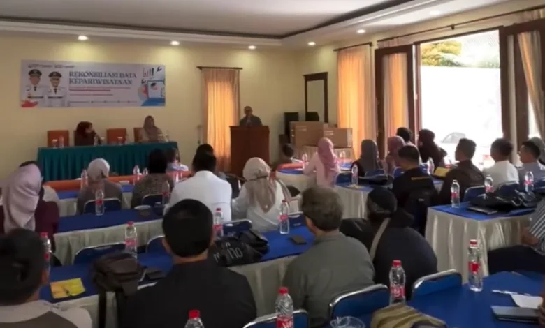 Suasana kegiatan Rekonsiliasi Data Kepariwisataan Tahun 2025 yang digelar Dinas Kebudayaan dan Pariwisata (Disbudpar) Kabupaten Cianjur di Bumi Ciherang Hotel, Selasa (25/11/2025).