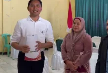 Bupati Cianjur, dr. Mohammad Wahyu Ferdian, saat meninjau pelaksanaan Isbat Nikah bagi 100 pasangan di Kecamatan Pasirkuda. Kehadiran layanan ini bertujuan menertibkan administrasi kependudukan warga di wilayah selatan Cianjur.