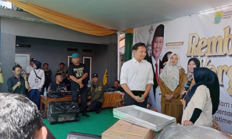 Bupati Cianjur dr Mohammad Wahyu Ferdian saat Rembug Warga di Desa Sindangasih, Kecamatan Karangtengah, pada Senin (24/11/2025).