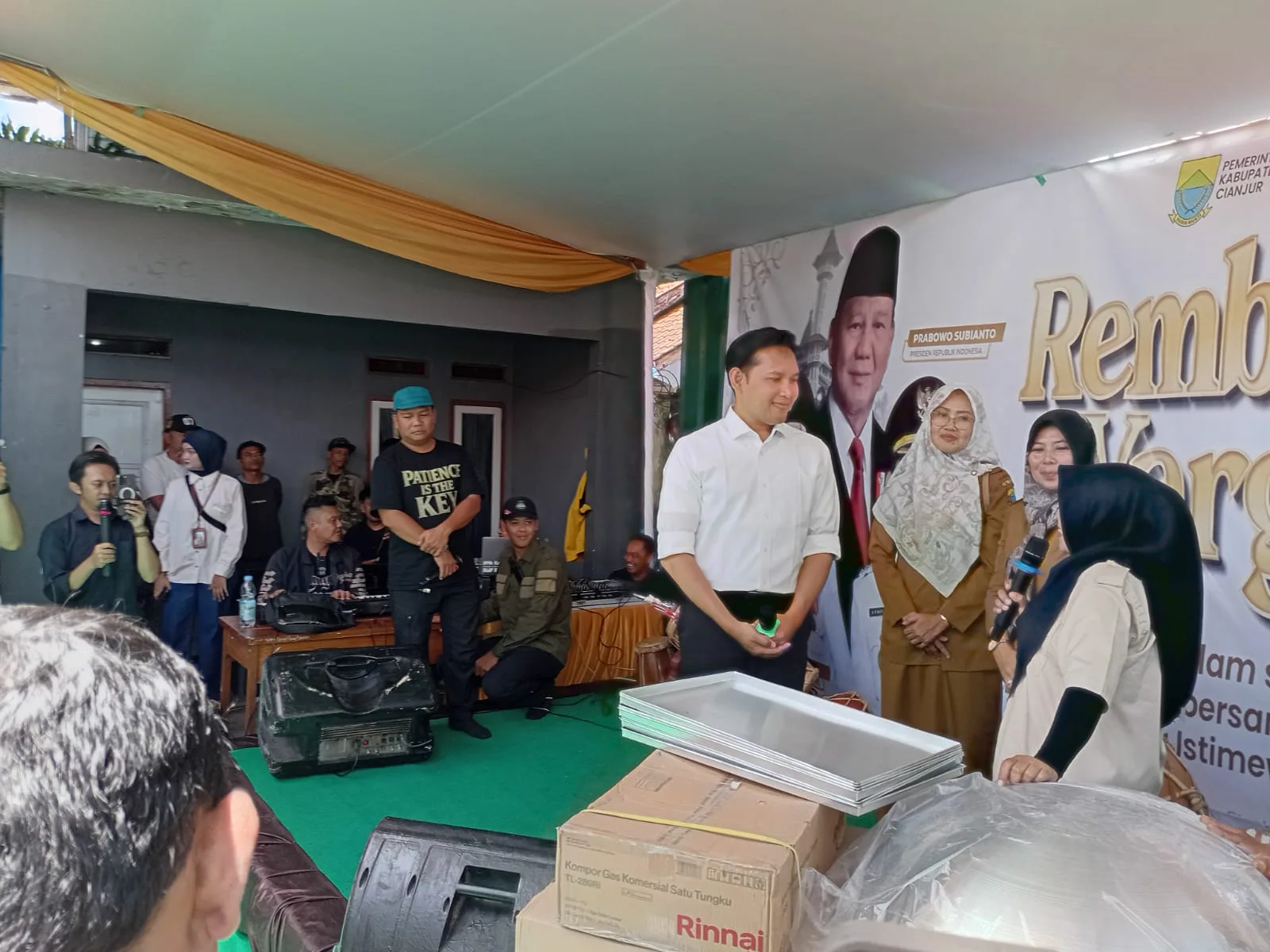 Bupati Cianjur dr Mohammad Wahyu Ferdian saat Rembug Warga di Desa Sindangasih, Kecamatan Karangtengah, pada Senin (24/11/2025).