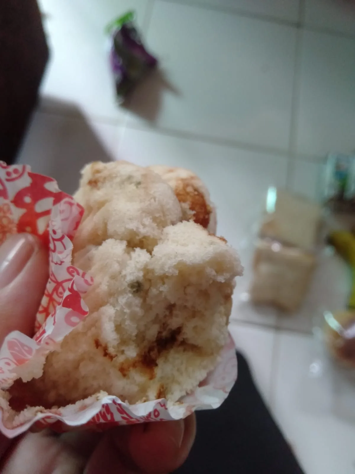 Kondisi paket makanan MBG di Desa Mangunkerta yang dikeluhkan wali murid.