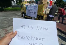 Solidaritas Warga Cianjur: Truk bantuan "Tanda Cinta untuk Sumatera" siap diberangkatkan sebagai wujud kepedulian masyarakat Cianjur.