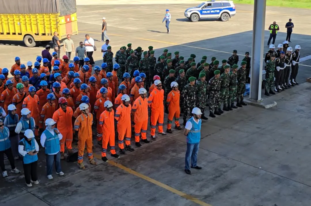 Tim gabungan tanggap bencana dari PLN dan TNI _all out_ melaksanakan Apel Siaga Team Recovery Bencana Aceh di Landasan Udara Sultan Iskandar Muda (29/11) dan siap terjun ke lapangan. Kolaborasi lintas sektor ini dilakukan guna mempercepat proses pemulihan kelistrikan pascabencana di wilayah Aceh.