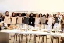 Suasana meriah Grand Opening butik Puff It Up di Komplek Kopi Nako, Cianjur (Sabtu, 6 Desember 2025). Owner Puff It Up Cabang Cianjur, Nabila Analta (kelima dari kiri, berhijab hitam), bersama para fashion enthusiast menunjukkan koleksi terbaru yang stylish.