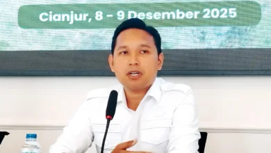 Bupati Cianjur Mohammad Wahyu Ferdian temukan warga Cianjur terdampak bencana di Sumatra saat misi kemanusiaan Jabar. Pemkab siap fasilitasi pemulangan korban dan salurkan bantuan Rp300 juta.