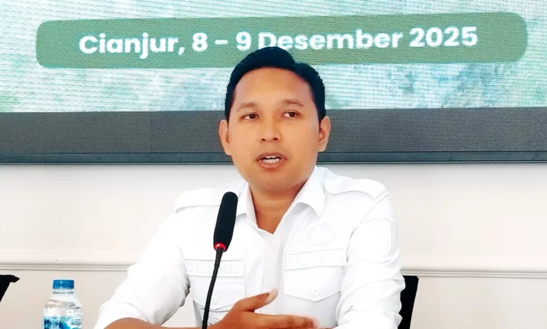 Bupati Cianjur Mohammad Wahyu Ferdian temukan warga Cianjur terdampak bencana di Sumatra saat misi kemanusiaan Jabar. Pemkab siap fasilitasi pemulangan korban dan salurkan bantuan Rp300 juta.