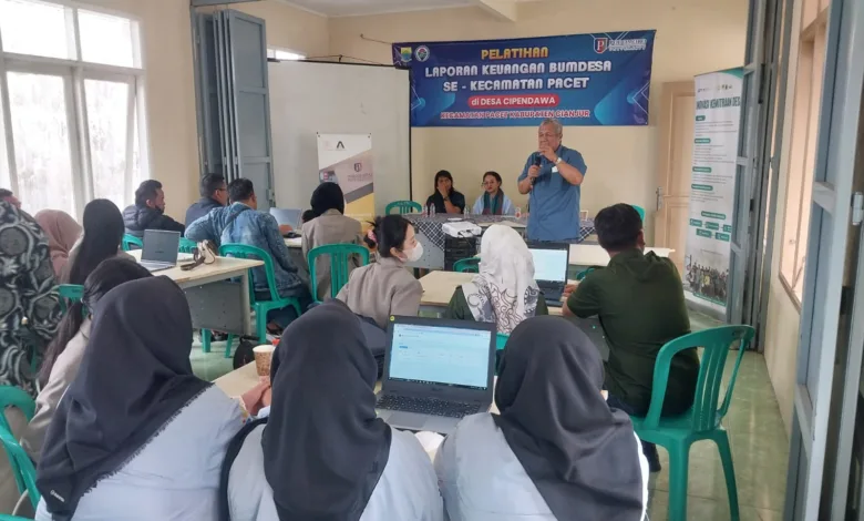 Universitas Podomoro dan Pendamping Desa di Pacet Latih Transparansi Keuangan BUMDes