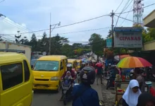 Atasi kemacetan, sopir angkot di wilayah Puncak-Cipanas "dirumahkan" sementara pada momen libur Natal dan Tahun Baru.