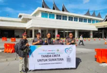 Tim gabungan relawan Cianjur (ERI, GASS, Cianjur Update) tiba di Bandara Minangkabau, Rabu (24/12/2025).