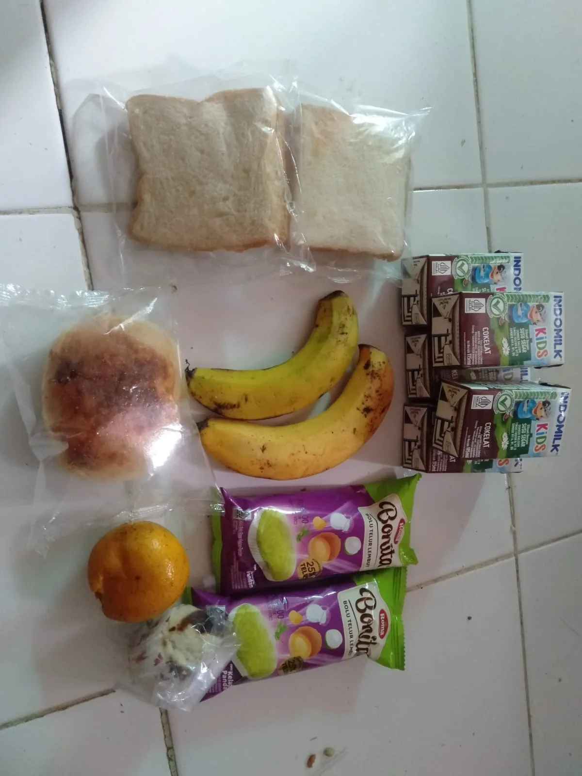 Ragam makanan MBG yang dibagikan kepada siswa SD di Mangunkerta untuk jatah selama satu minggu