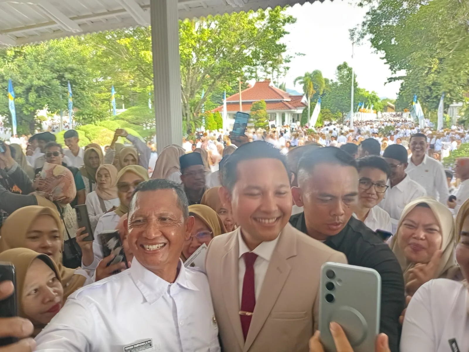 Ribuan PPPK Paruh Waktu Dilantik, Bupati Cianjur Minta Aparatur Layani Masyarakat dengan Senang Hati