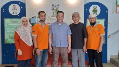 Pengurus Yayasan Islam Djuhaeriah dan manajemen Rumah Khitan Nur Assyifa mengabadikan momen usai sukses menggelar kegiatan khitanan massal, Sabtu (17/1/2026).