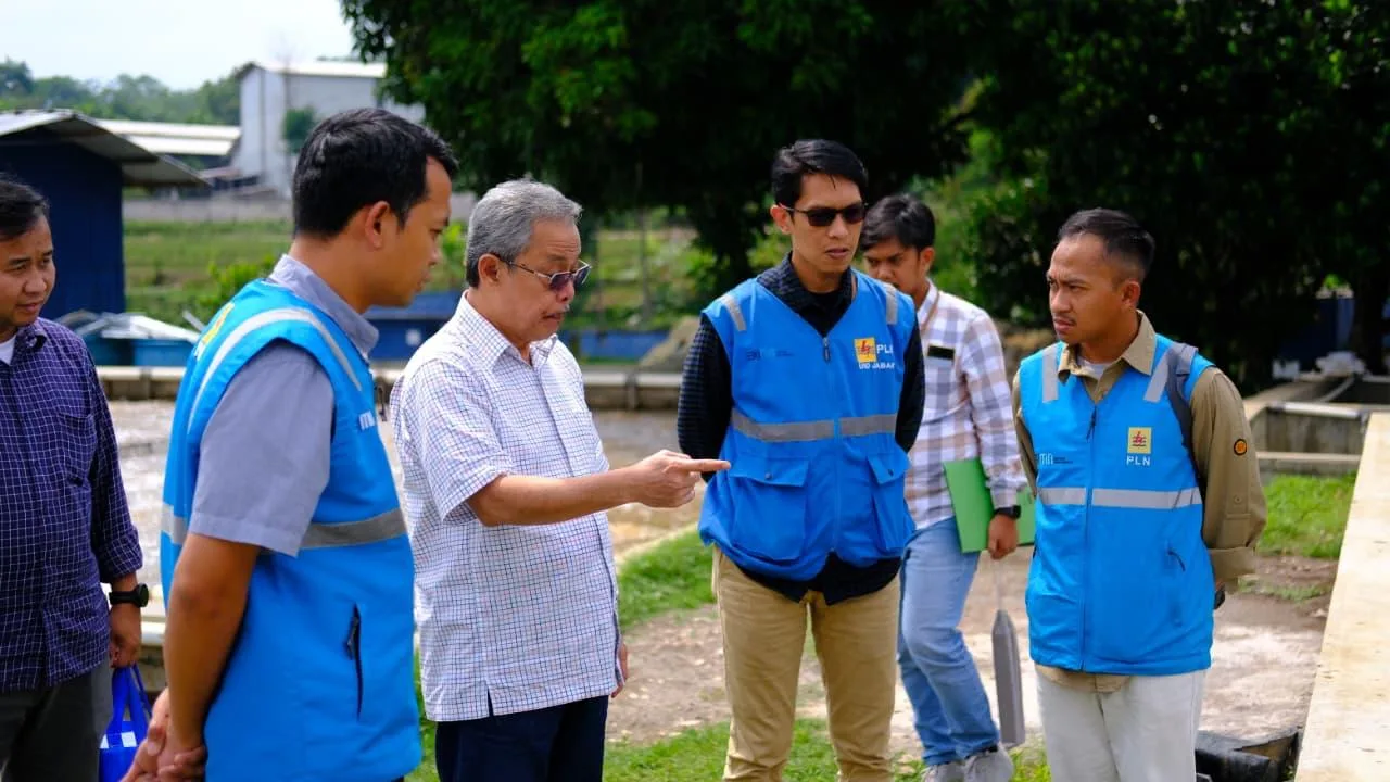 Untuk menjaga kualitas layanan, PLN UP3 Cianjur secara konsisten melakukan pemantauan dan evaluasi pemakaian listrik