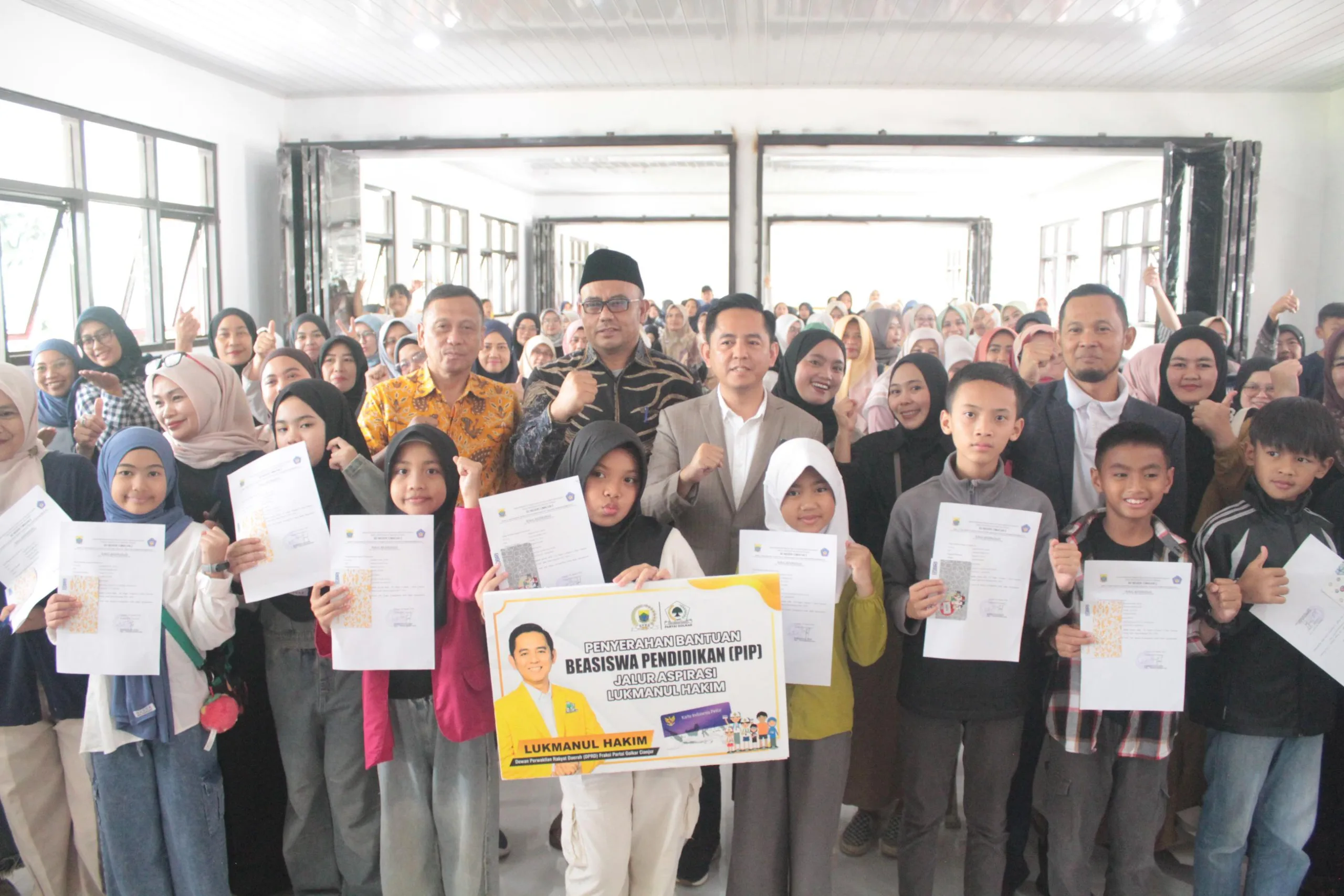 Tekan Angka Putus Sekolah, Anggota DPRD Fraksi Golkar Cianjur Lukmanul Hakim Gencar Implementasikan Program Beasiswa