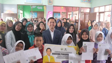 Anggota DPRD Cianjur Fraksi Golkar Lukmanul Hakim Salurkan Beasiswa PIP untuk 125 Siswa SDN Ciloto