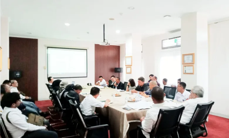 Rapat klarifikasi status fasilitas sosial dan fasilitas umum (fasos-fasum) Hotel Kemuning di kawasan Perumahan Green Hill, Desa Ciherang, Kecamatan Pacet, Cianjur.