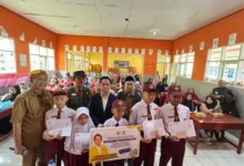 Anggota DPRD Cianjur Fraksi Golkar, Lukmanul Hakim Salurkan Beasiswa PIP untuk 180 Siswa di Batulawang