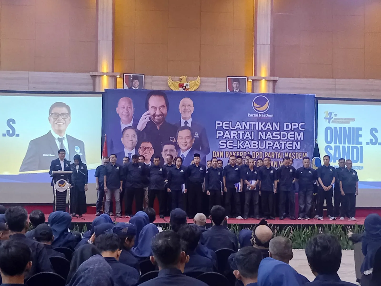 Pelantikan pengurus DPC Partai NasDem se-Kabupaten Cianjur di Hotel Le Eminence, Jumat (30/1/2025). Wakil Bupati Cianjur Abi Ramzi menegaskan fokus bersinergi dengan Bupati demi pembangunan dan pelayanan masyarakat. (Foto: Fauzi/Cianjurupdate)