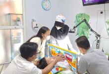 Bukti Nyata Layanan 'Didampingi'." Inilah penerapan konsep layanan 3D yang sesungguhnya. Terlihat sang Ayah dan Ibu (Riri Andini) diperbolehkan masuk ke ruang tindakan (OK) untuk memeluk dan menenangkan Eshar secara langsung.