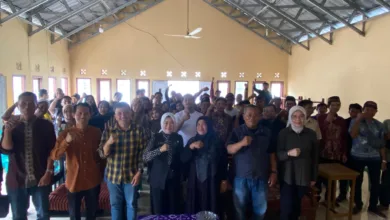 Reses Ketua DPRD Cianjur Berakhir di Sukamulya, Warga Antusias Sambut Metty Triantika