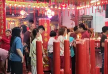 Umat Tionghoa bersama tokoh lintas agama memadati Vihara Bhumi Pharsjia Cianjur saat perayaan Imlek 2577 Kuda Api, mencerminkan harmoni dan toleransi antar umat beragama di Kota Tauco. Foto: Istimewa