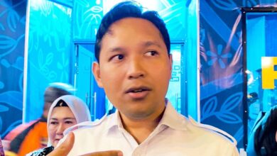 Bupati Cianjur, dr. Mohammad  Wahyu Ferdian memberikan keterangan terkait larangan penggunaan mobil dinas. (Foto: Rendi/ Cianjur Update)