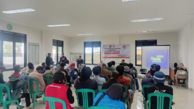 Anggota DPR RI Fraksi Gerindra Dapil Jabar III, Endang Setyawati Thohari, berdialog dengan para petani saat kunjungan kerja perorangan masa reses di BPP Desa Ciputri, Kecamatan Pacet, Kabupaten Cianjur, Selasa (3/3/2026). Foto: Fauzi/Cianjurupdate