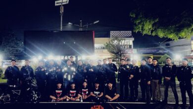 Petugas Tim Maung dan Patroli Jago Presisi Polres Cianjur mengamankan sejumlah remaja yang diduga akan terlibat tawuran dan balap liar saat patroli KRYD di wilayah Cianjur, Minggu (8/3/2026). Foto: Istimewa