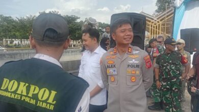 Kapolres Cianjur AKBP Akhmad Alexander Yurikho Hadi memberikan keterangan kepada awak media terkait penindakan dugaan peredaran obat keras di kawasan Puncak, Pacet, Kabupaten Cianjur. Foto: Fauzi/ CianjurUpdate