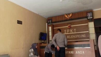 Seorang wanita terduga pelaku penipuan berkedok bansos diamankan petugas di Mapolsek Bojongpicung, Kabupaten Cianjur, Senin (16/3/2026). Foto: Istimewa
