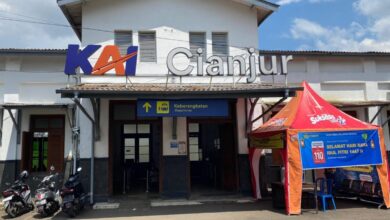 Suasana Stasiun Cianjur dipadati pemudik jelang Lebaran 2026. PT KAI mencatat ribuan tiket terjual dengan lonjakan penumpang signifikan. Foto: Istimewa