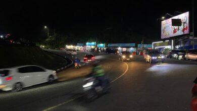 Arus lalu lintas di Jalur Puncak-Cipanas, Kabupaten Cianjur kembali lancar pada Senin malam (23/3/2026) sekitar pukul 23.05 WIB, setelah sebelumnya sempat padat akibat tingginya volume kendaraan wisata dan arus balik. Foto: Rendi/CianjurUpdate