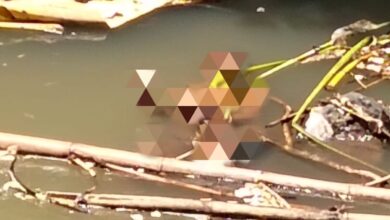 Jasad seorang pemulung ditemukan mengapung di Sungai Bagelen, Cianjur. Foto: Istimewa