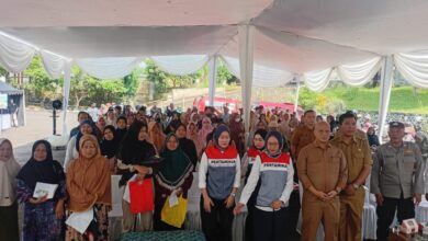 Ribuan Warga Pra Sejahtera di Gekbrong Cianjur Terima Sembako Pasar Murah Pertamina