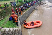 Tim SAR gabungan dari Basarnas bersama aparat dan warga melakukan penyisiran di Sungai Sindangresmi, Kecamatan Campaka, Kabupaten Cianjur. Foto: Istimewa