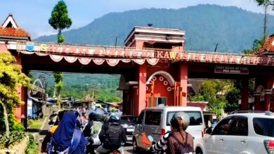Gerbang retribusi Kawasan Wisata Cibodas. Foto: Istimewa