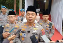 Kapolres Cianjur AKBP A. Alexander Yurikho Hadi saat memberikan keterangan pemberangkatan calon jemaah haji kepada wartawan. Foto: Fauzi/CianjurUpdate