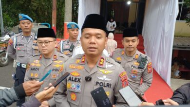 Kapolres Cianjur AKBP A. Alexander Yurikho Hadi saat memberikan keterangan pemberangkatan calon jemaah haji kepada wartawan. Foto: Fauzi/CianjurUpdate