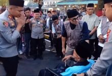 Sebanyak 73 calon jemaah haji asal Kabupaten Cianjur diberangkatkan menuju embarkasi Bekasi dari Mapolres Cianjur, Minggu (17/5/2026). Foto: Fauzi/Cianjurupdate