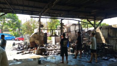 Kondisi bangunan bengkel dan rumah tinggal di Kampung Cangklek, Desa Sukamanah, Kecamatan Cugenang, Kabupaten Cianjur, yang hangus terbakar pada Minggu (24/5/2026). Foto: Reza/Cianjurupdate