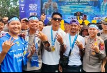 Bupati Cianjur dr. Muhammad Wahyu dan Kapolres Cianjur, Wakapolres berfoto bersama pemain Persib Bandung asal Cianjur, Kakang Rudianto dan Robi Darwis, usai kegiatan “Mapag Jawara” di Mapolres Cianjur, Selasa (26/5/2026). Foto: Rendi Irawan/CianjurUpdate