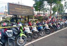 Polres Cianjur mengungkap sindikat pencurian kendaraan bermotor yang seluruh pelakunya merupakan warga Cianjur. Enam tersangka ditangkap dan 34 unit sepeda motor hasil curian berhasil diamankan. Foto: Fauzi/Cianjurupdate