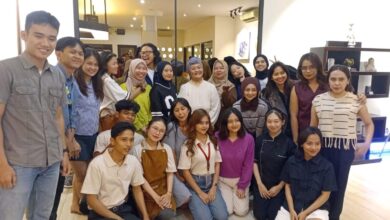 Tim produksi dan para pemain film Agensi Rumah Tangga berfoto bersama usai konferensi pers di Cianjur, Senin (1/6/2026). Foto: Fauzi/Cianjurupdate
