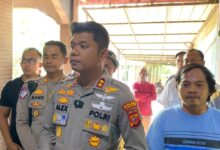 Kapolres Cianjur AKBP A. Alexander Yurikho Hadi saat meninjau salah satu pabrik tahu di Kabupaten Cianjur. Foto: Istimewa
