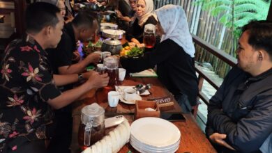 Sunda Plus Sevillage sajikan kabsah, nasi briyani, hingga sop iga bakar dengan harga terjangkau di kawasan Cipanas, Cianjur. Foto: Doc Sevillage