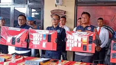 Kapolres Cianjur AKBP A. Alexander Yurikho Hadi bersama jajaran Satres Narkoba dan BNNK Cianjur saat memperlihatkan barang bukti sabu seberat 270,03 gram hasil pengungkapan kasus peredaran narkotika di Kabupaten Cianjur. Foto: Istimewa